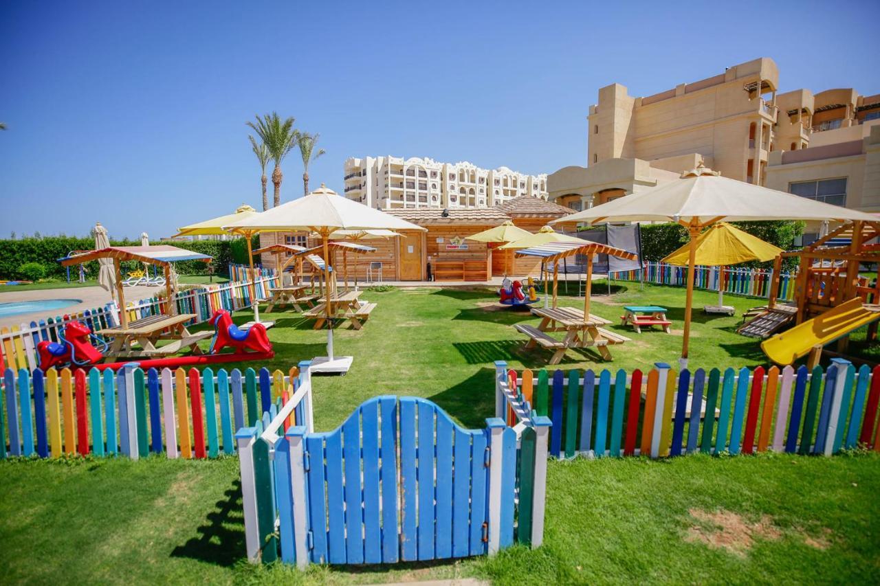 Hotel Tropitel Sahl Hasheesh Hurghada Esterno foto The resort's children's area