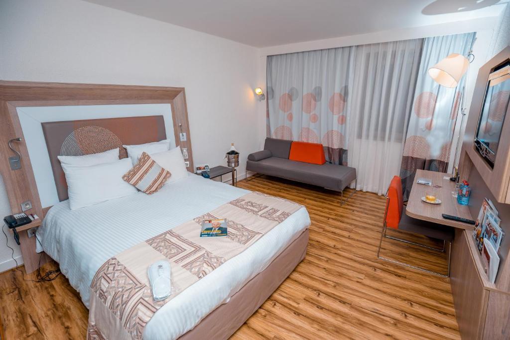 Hotel Tropitel Sahl Hasheesh Hurghada Esterno foto A room at the hotel