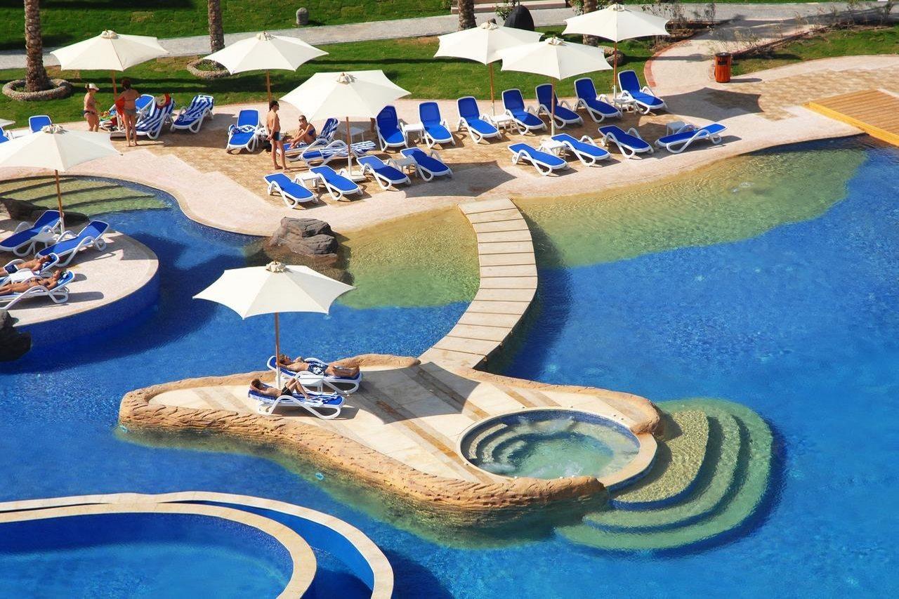 Hotel Tropitel Sahl Hasheesh Hurghada Esterno foto The swimming pool at the hotel