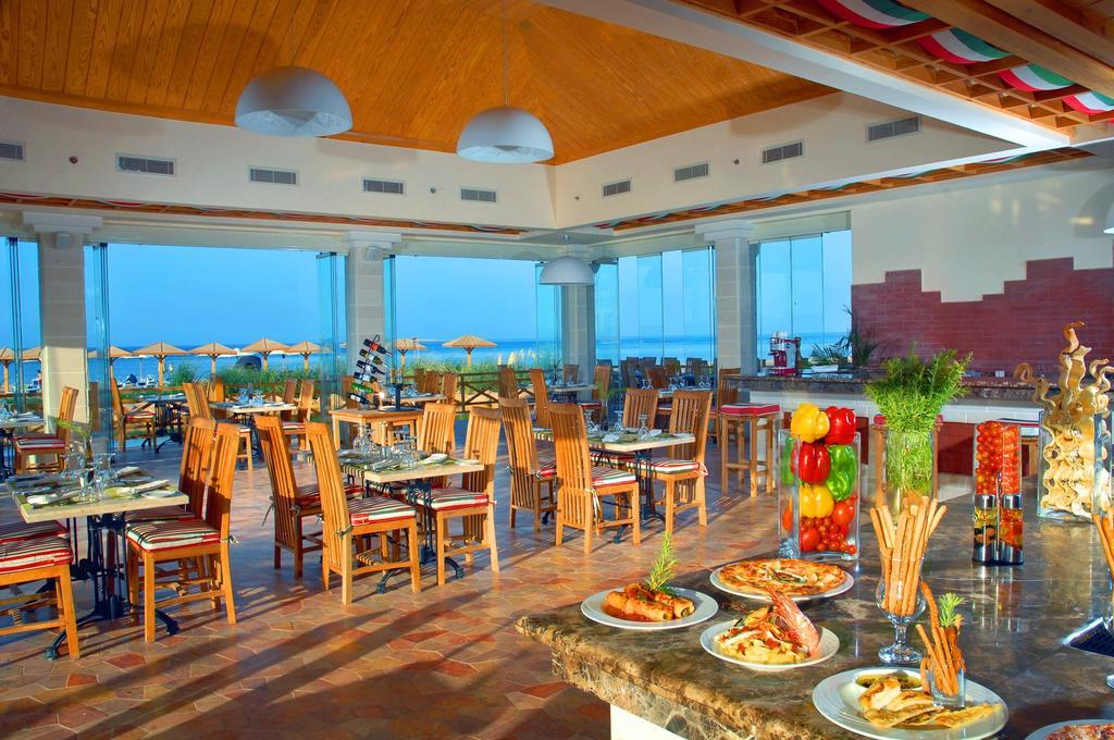 Hotel Tropitel Sahl Hasheesh Hurghada Esterno foto The restaurant at the hotel