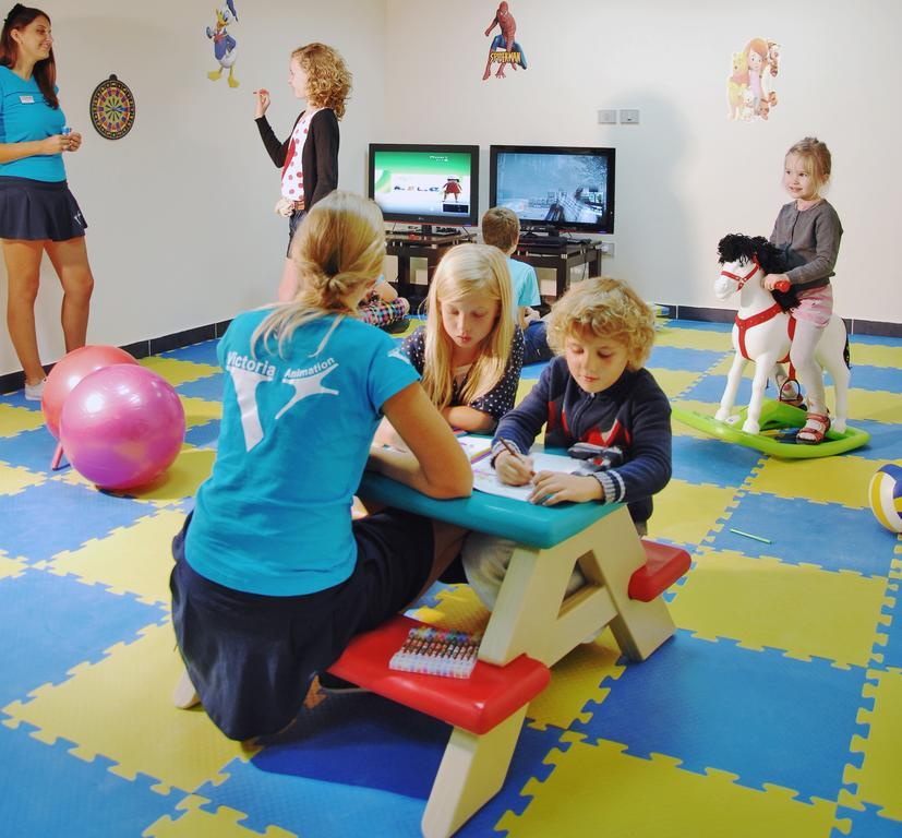Hotel Tropitel Sahl Hasheesh Hurghada Esterno foto Children at a daycare center