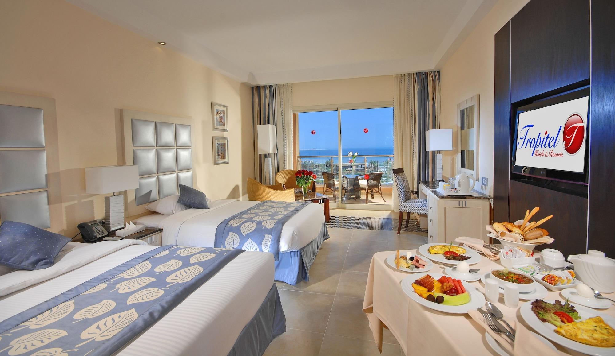 Hotel Tropitel Sahl Hasheesh Hurghada Esterno foto A room at the hotel