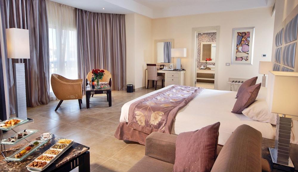 Hotel Tropitel Sahl Hasheesh Hurghada Esterno foto A room at the hotel