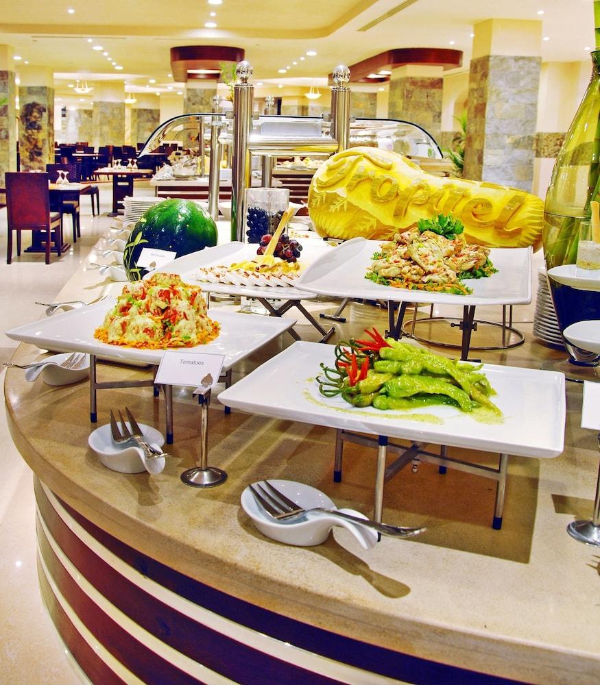 Hotel Tropitel Sahl Hasheesh Hurghada Esterno foto A salad bar