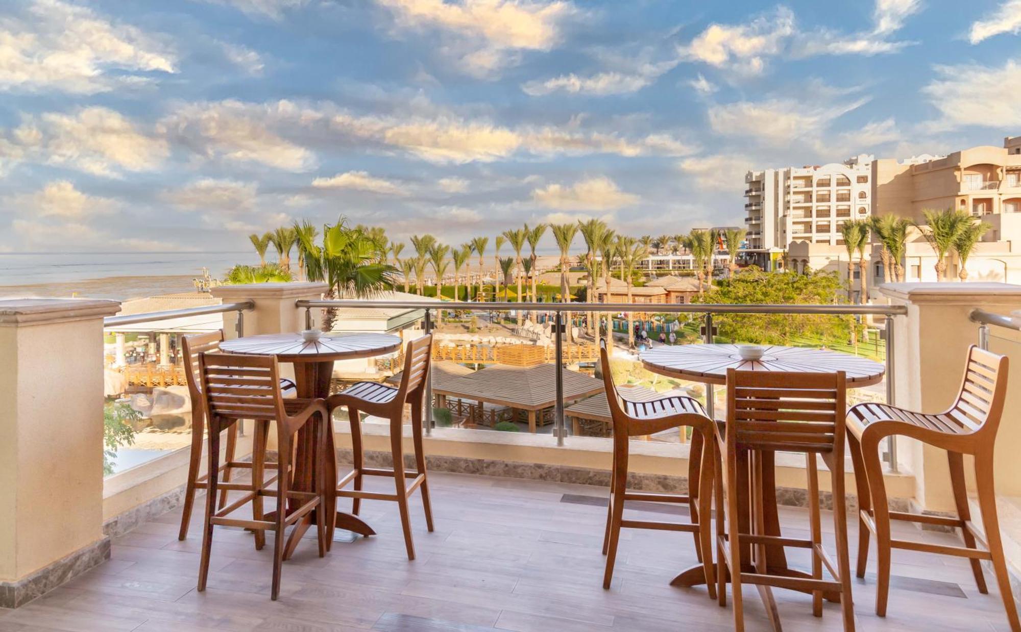 Hotel Tropitel Sahl Hasheesh Hurghada Esterno foto View from the rooftop bar