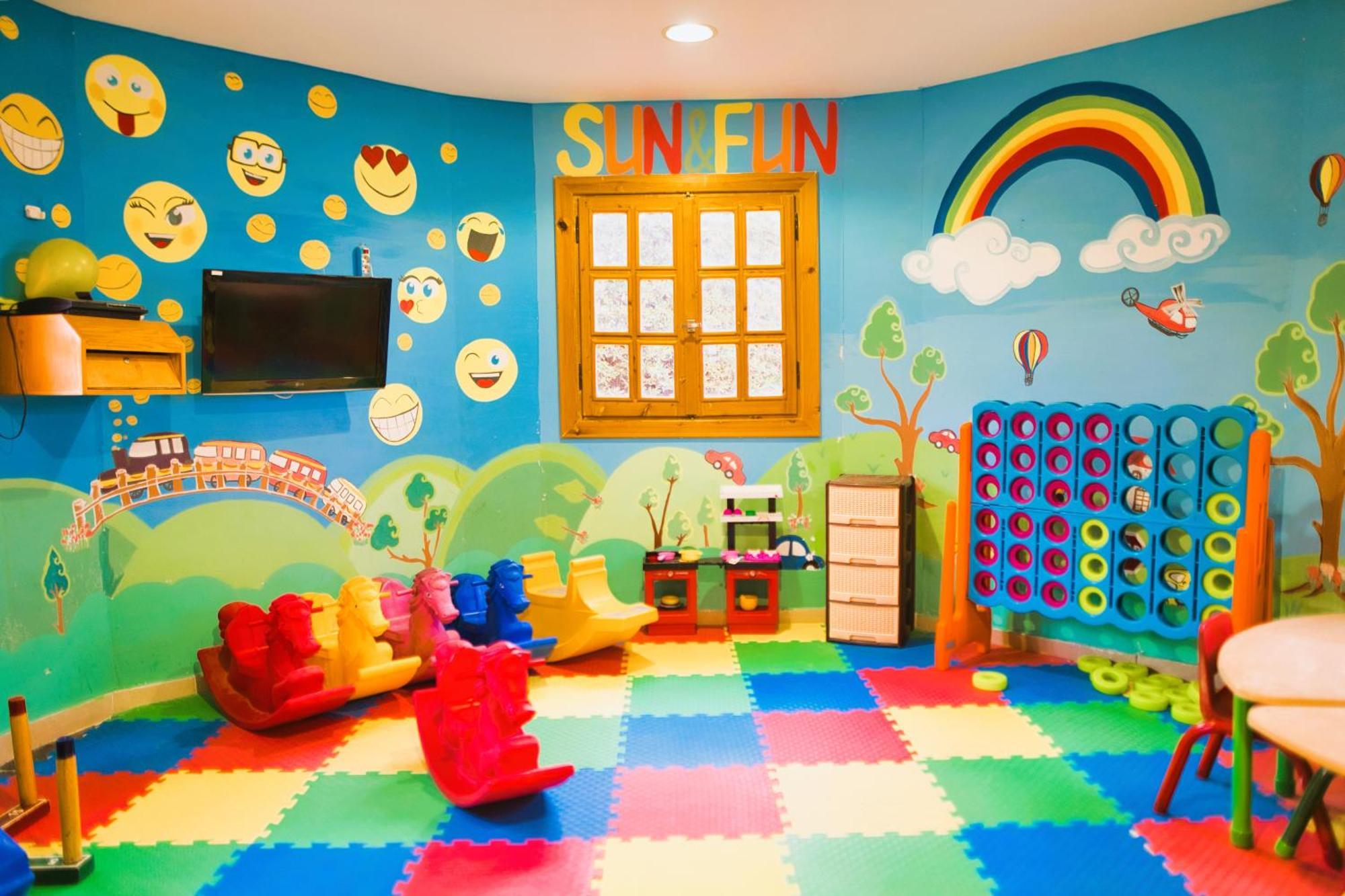 Hotel Tropitel Sahl Hasheesh Hurghada Esterno foto A children's playroom at a hotel