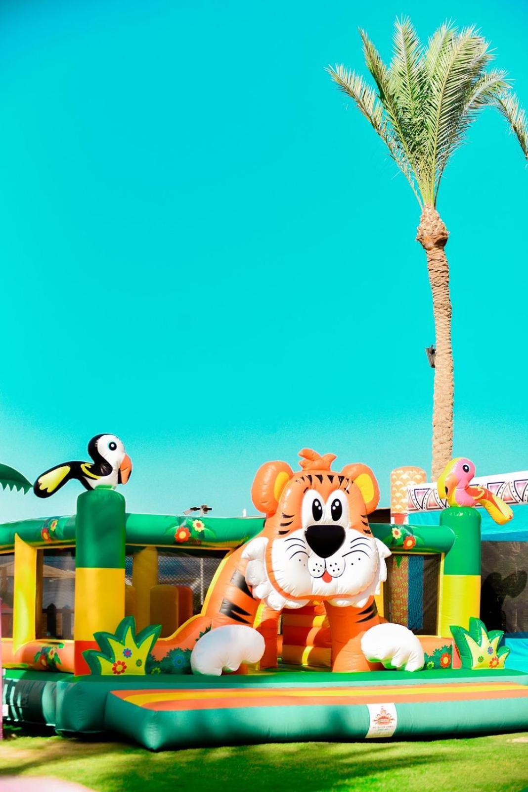 Hotel Tropitel Sahl Hasheesh Hurghada Esterno foto The park's mascot, the Jungle Tiger